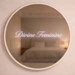 divne_feminine_lustro_dekoracyjne_4